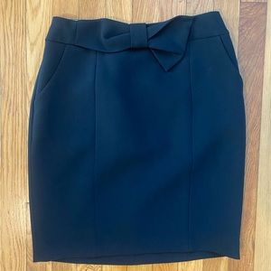 Anne Klein black pencil skirt. Size 4.